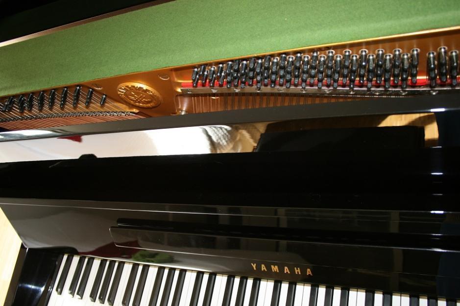 Piano yamaha japonés