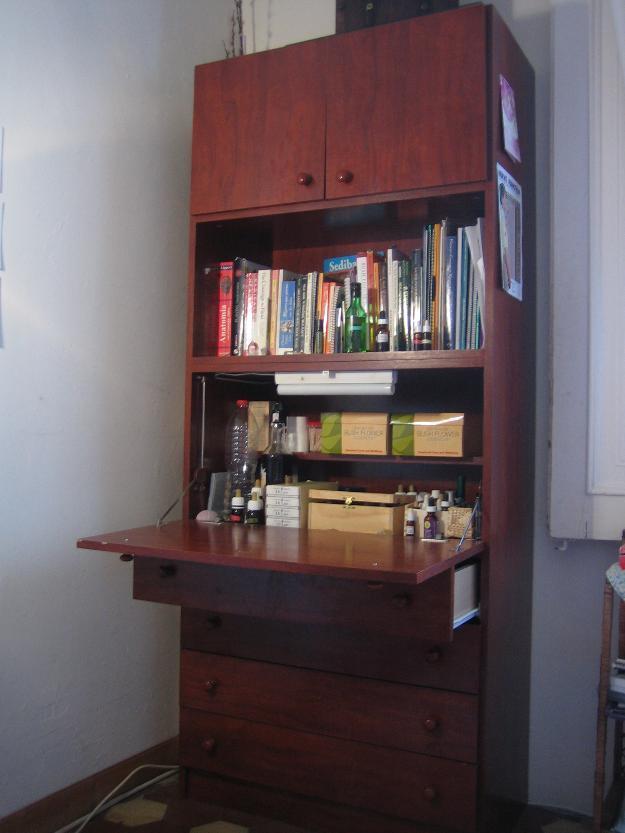 Fantástico mueble multi-uso: cajonero, escritorio, librería