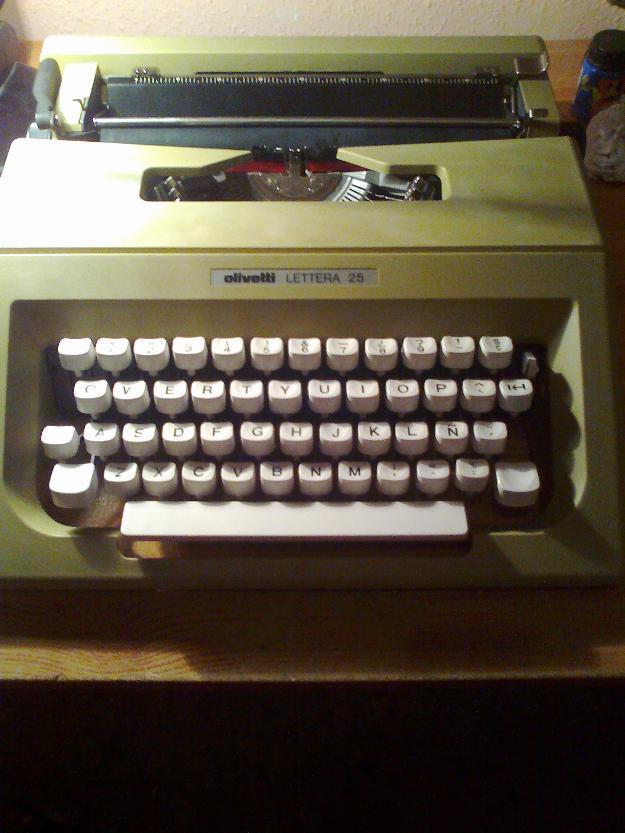 Maquina olivetti lettera 25