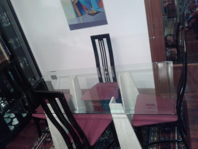 Mesa de cristal con 4 sillas para la sala