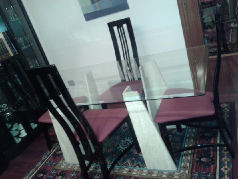 Mesa de cristal con 4 sillas para la sala