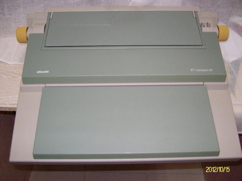 Máquina de escribir electrónica marca Olivetti modelo Lettera
