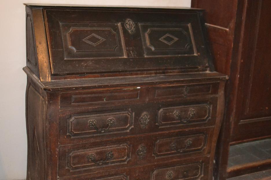 Antiguo mueble escritorio ampurdanes