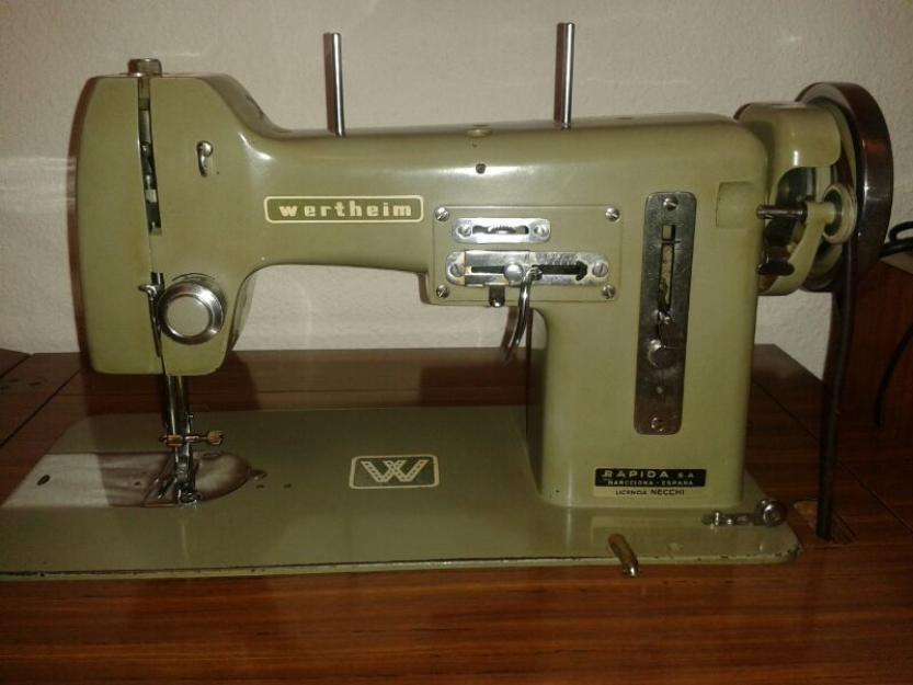 Se vende máquina de coser, Wertheim, en perfecto estado, a pedal, mueble