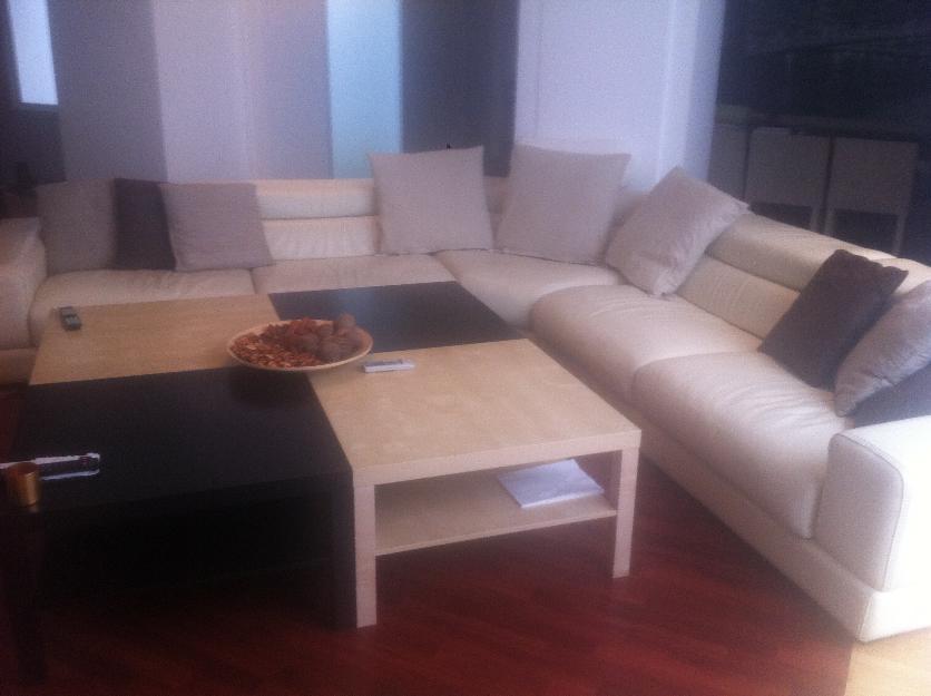 Sofa de piel beige de diseño de Roche Bobois