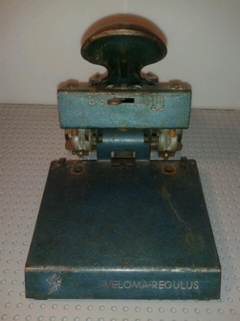 Perforadora de papel antigua VELOMA REGULUS fabricada en Alemania años 70