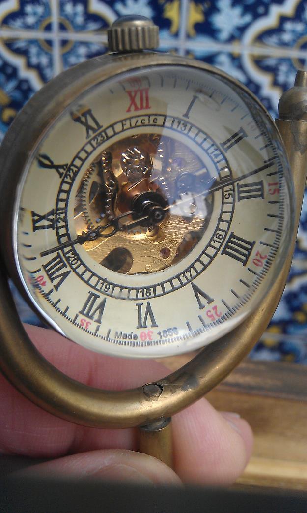 Reloj antiguo de sobremesa skeleton