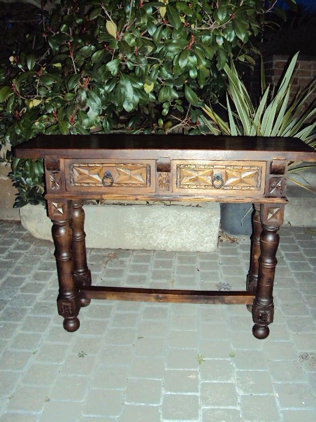 Precioso mueble de madera tallada y macizo