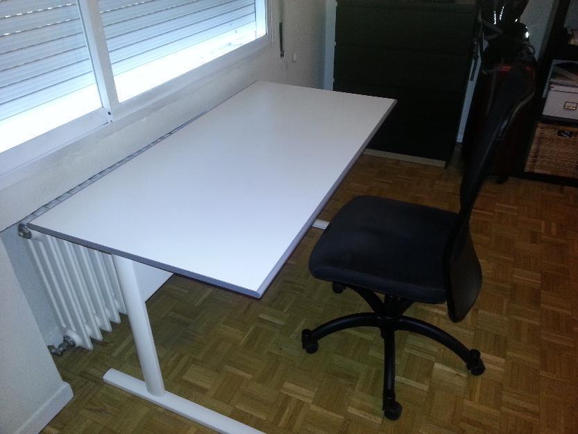 Mesa escritorio de madera y aluminio