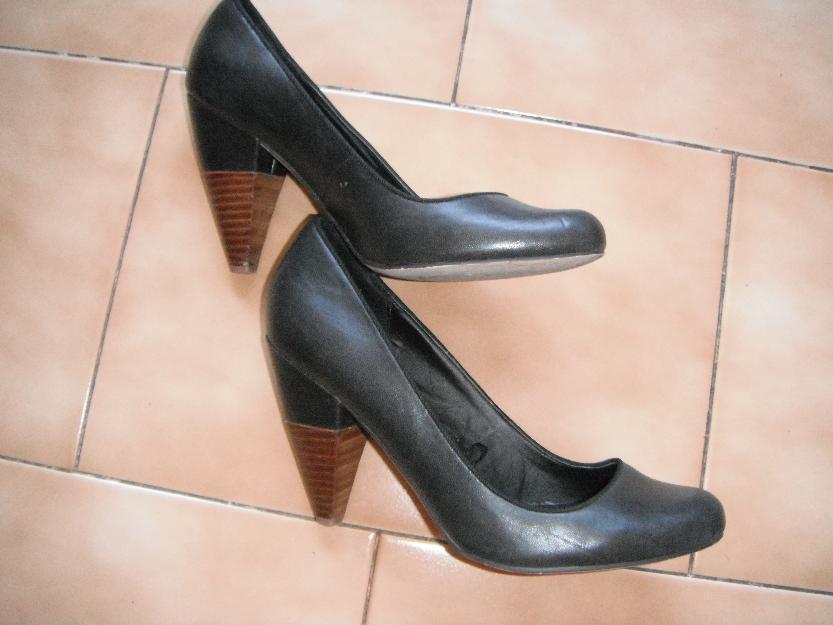 Zapatos negros con tacón talla 37