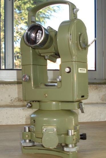 TEODOLITO WILD T2
