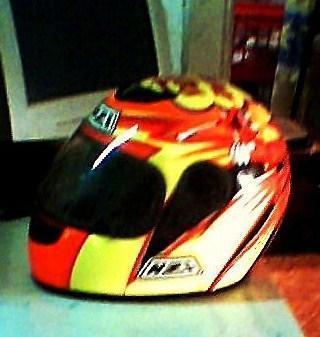 chupa chups.casco de moto nzi