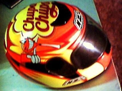 chupa chups.casco de moto nzi