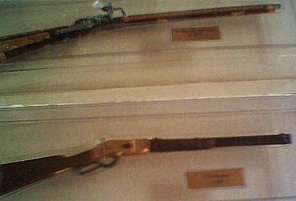 2 rifles en miniatura.metal.