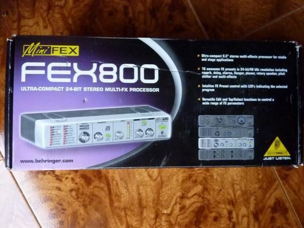 Behringer FEX800 Multifx 1/2 rack 24 bits