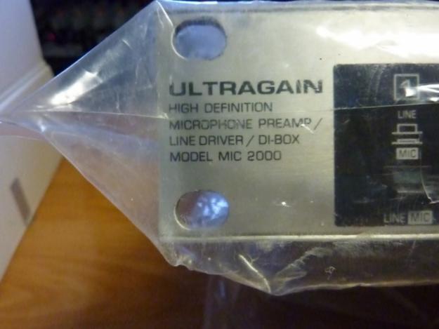 Behringer Ultragain MIC 2000 previo estéreo