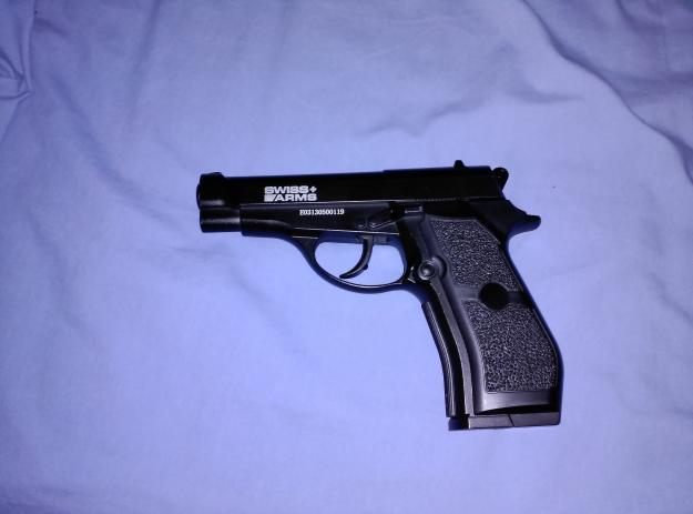 Pistola SWISS ARMS P84 CO2