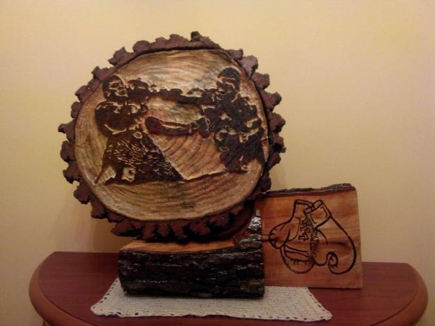 Relojes de madera tallados y pirograbados artesanalmente