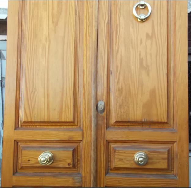 Vendo puertas de madera exterior fachada