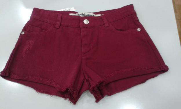 short deshilachado color vino marca double agent