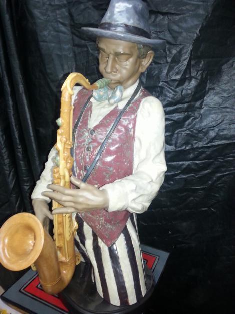 Figura de porcelana LLadro. El saxofonista