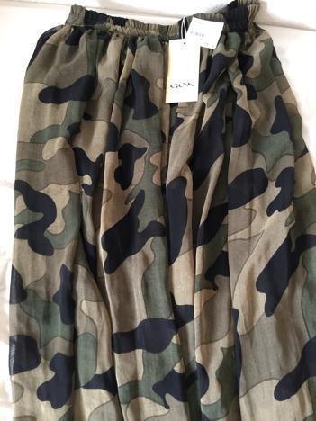 falda con estampado militar