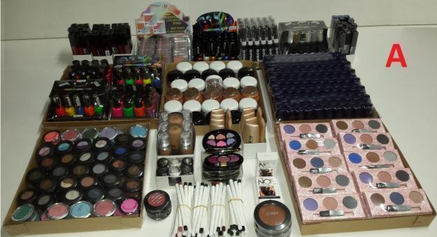 lote de maquillajes variados a muy buen precio y buena calidad