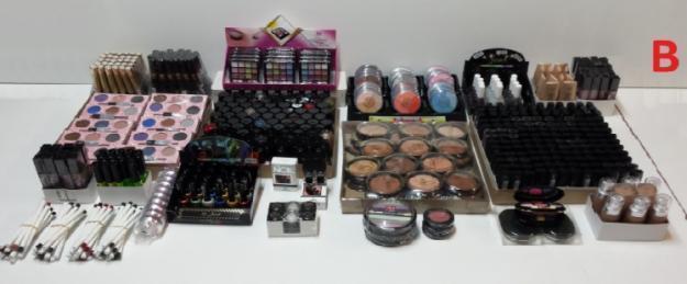 lote de maquillajes variados a muy buen precio y buena calidad