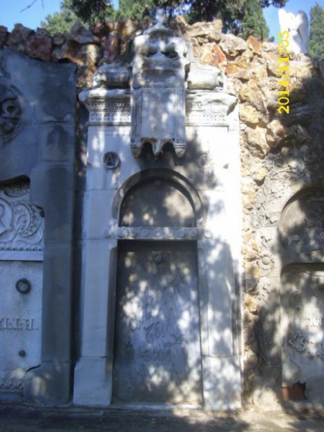 Vendo/Cedo ARCOCUEVA de 3 departamentos, situación privilegiada, en el cementerio de Montjuic