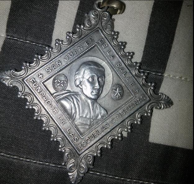 Medallón de plata antiguo