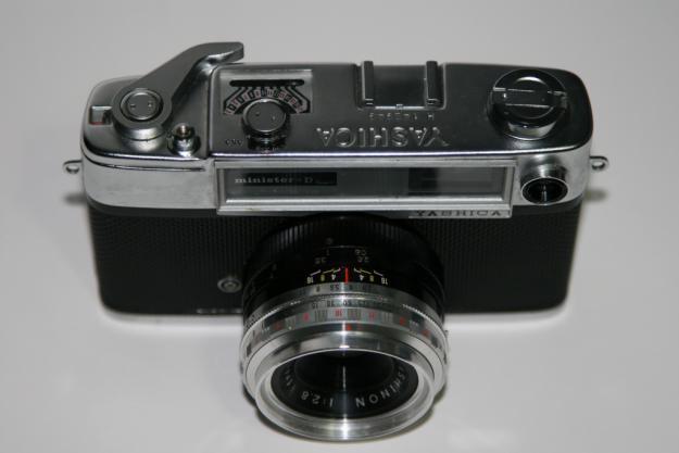 Se vende cámara fotográfica, marca: Yashica modelo: MinisterD año: 196365 aprox