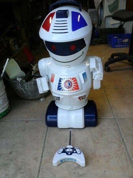 Robot Emilio de los 80