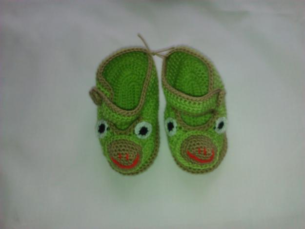 Zapatos para bebe con forma de ranas