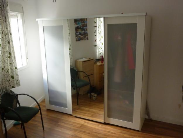 Armario 3 puertas correderas IKEA con espejo