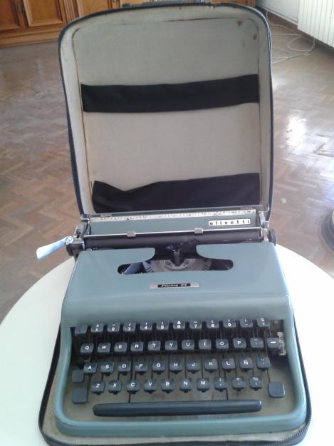 Máquina de escribir portatil Olivetti Pluma22