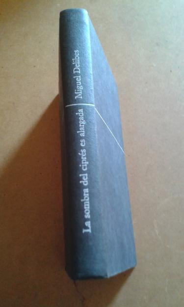 NOVELA LA SOMBRA DEL CIPRES ES ALARGADA DE MIGUEL DELIBES